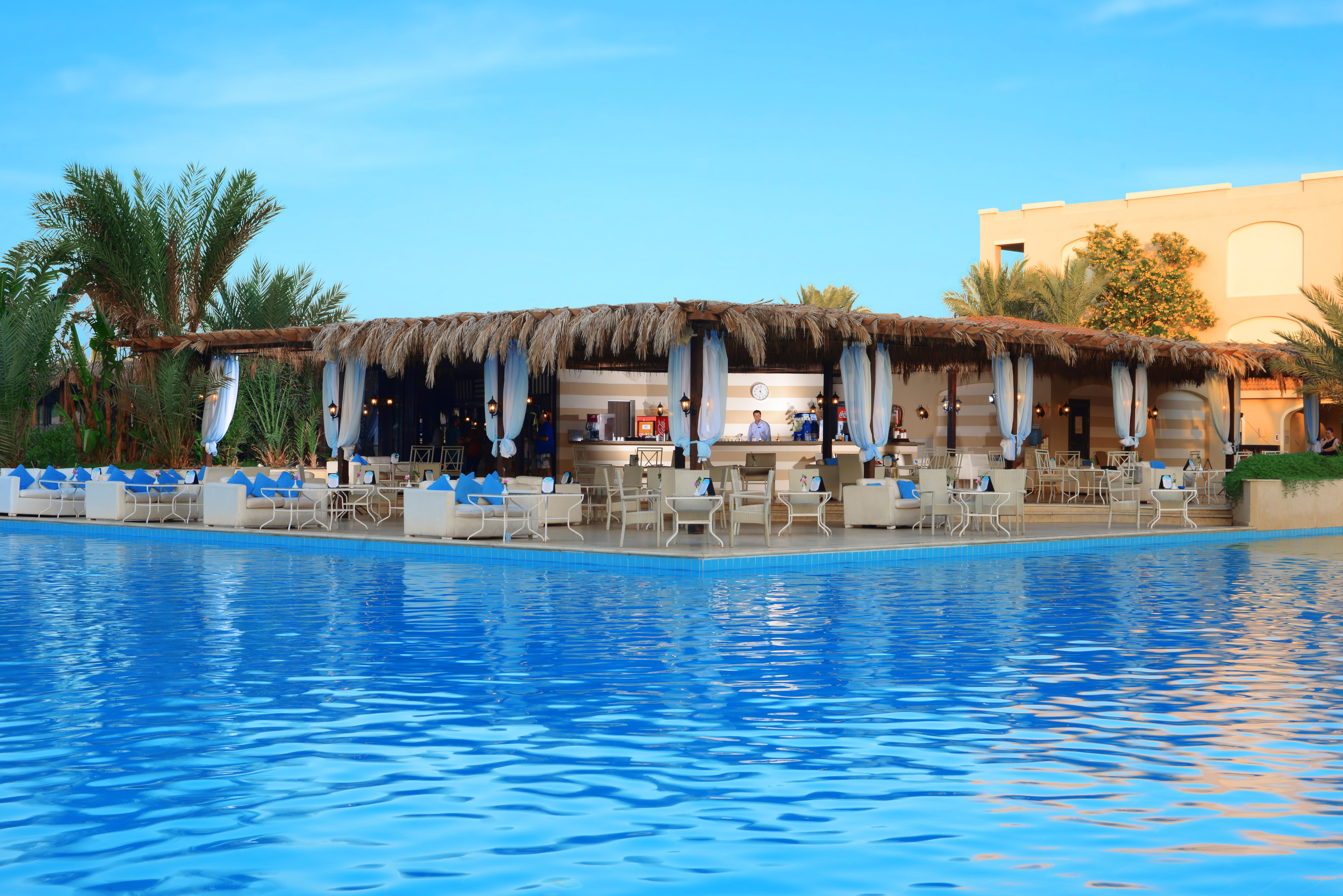 Jaz Aquamarine Hotel Hurghada Exterior foto The pool at the Hilton Luxor