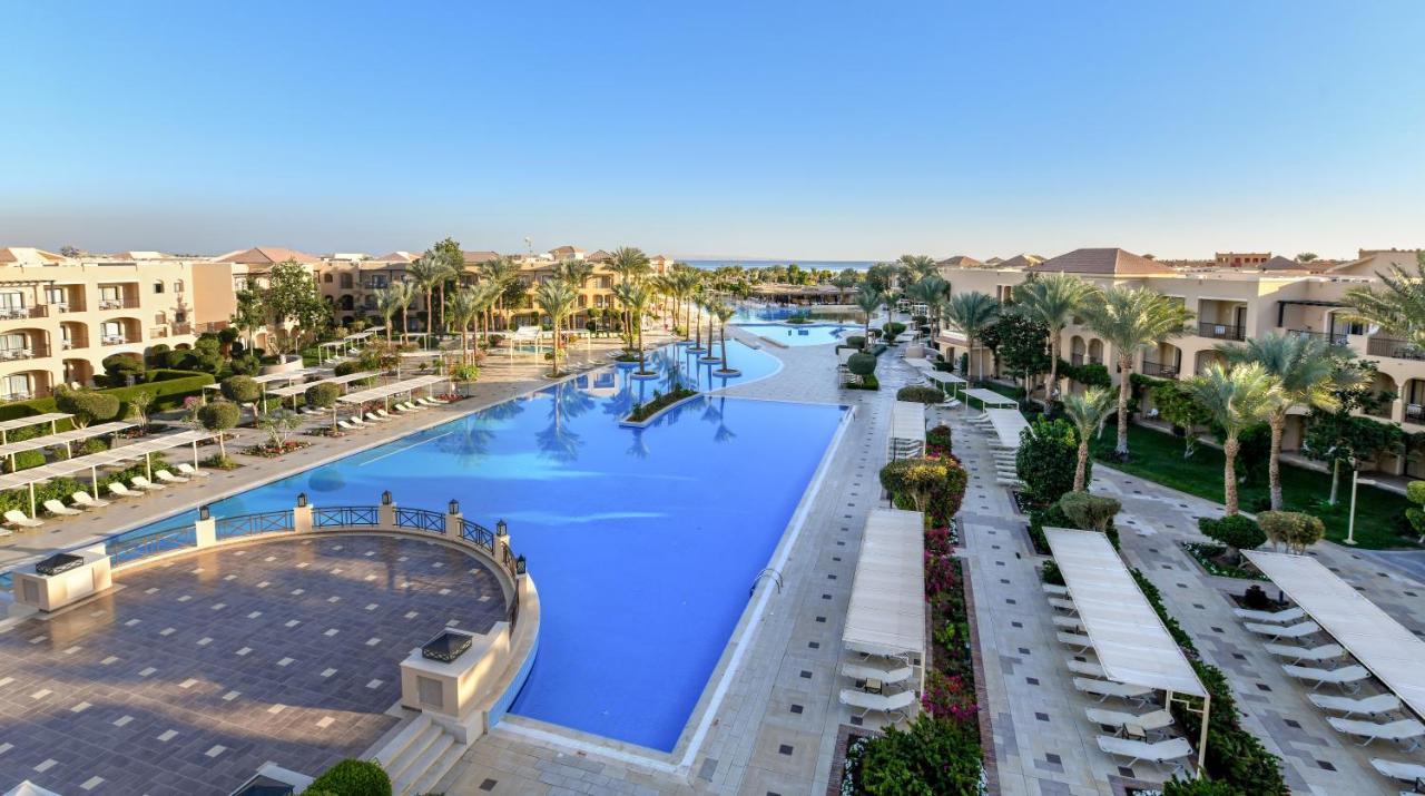 Jaz Aquamarine Hotel Hurghada Exterior foto The pool at the St. Regis