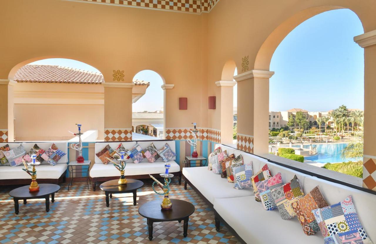 Jaz Aquamarine Hotel Hurghada Exterior foto The hotel's pool area