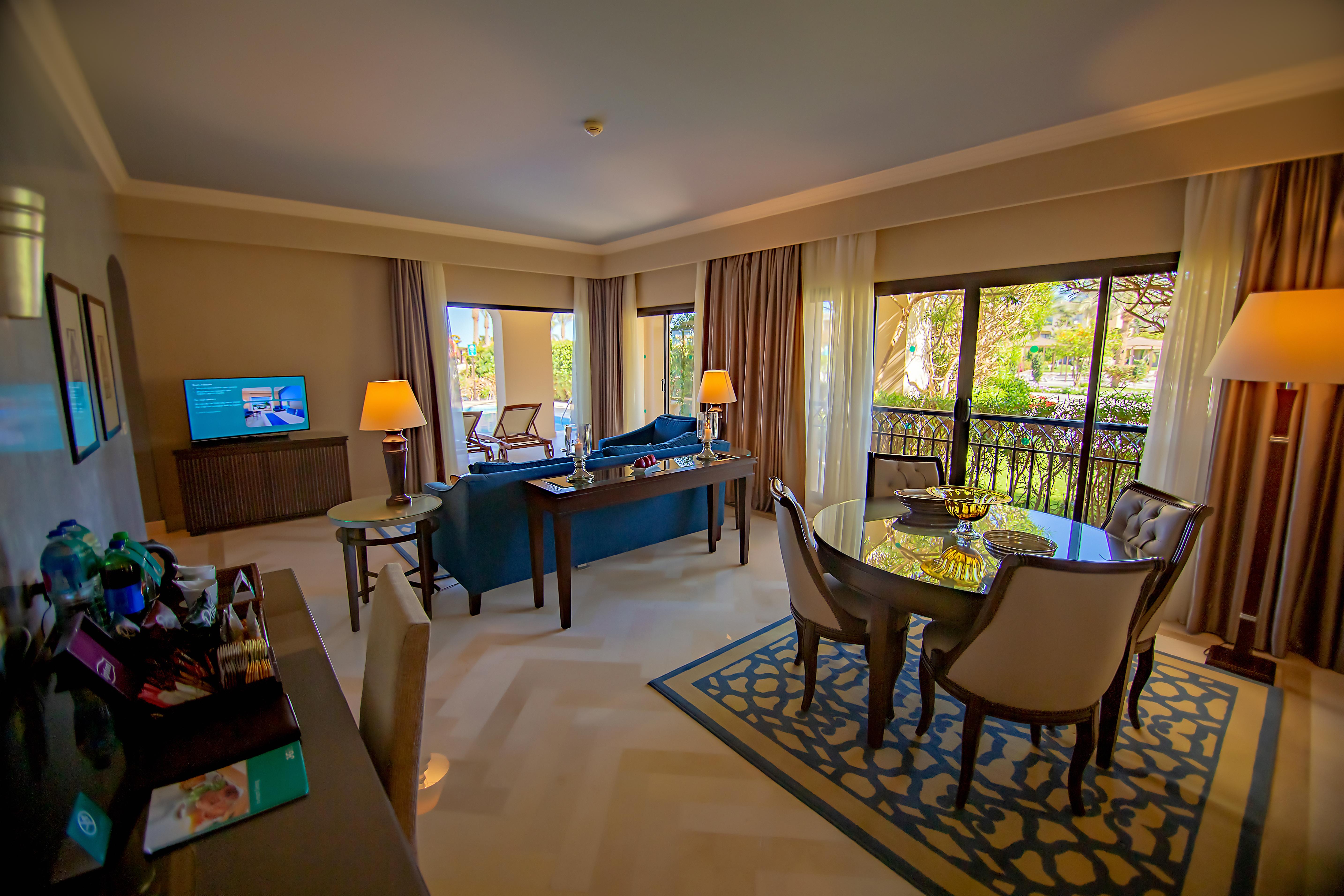 Jaz Aquamarine Hotel Hurghada Exterior foto Living room of a suite