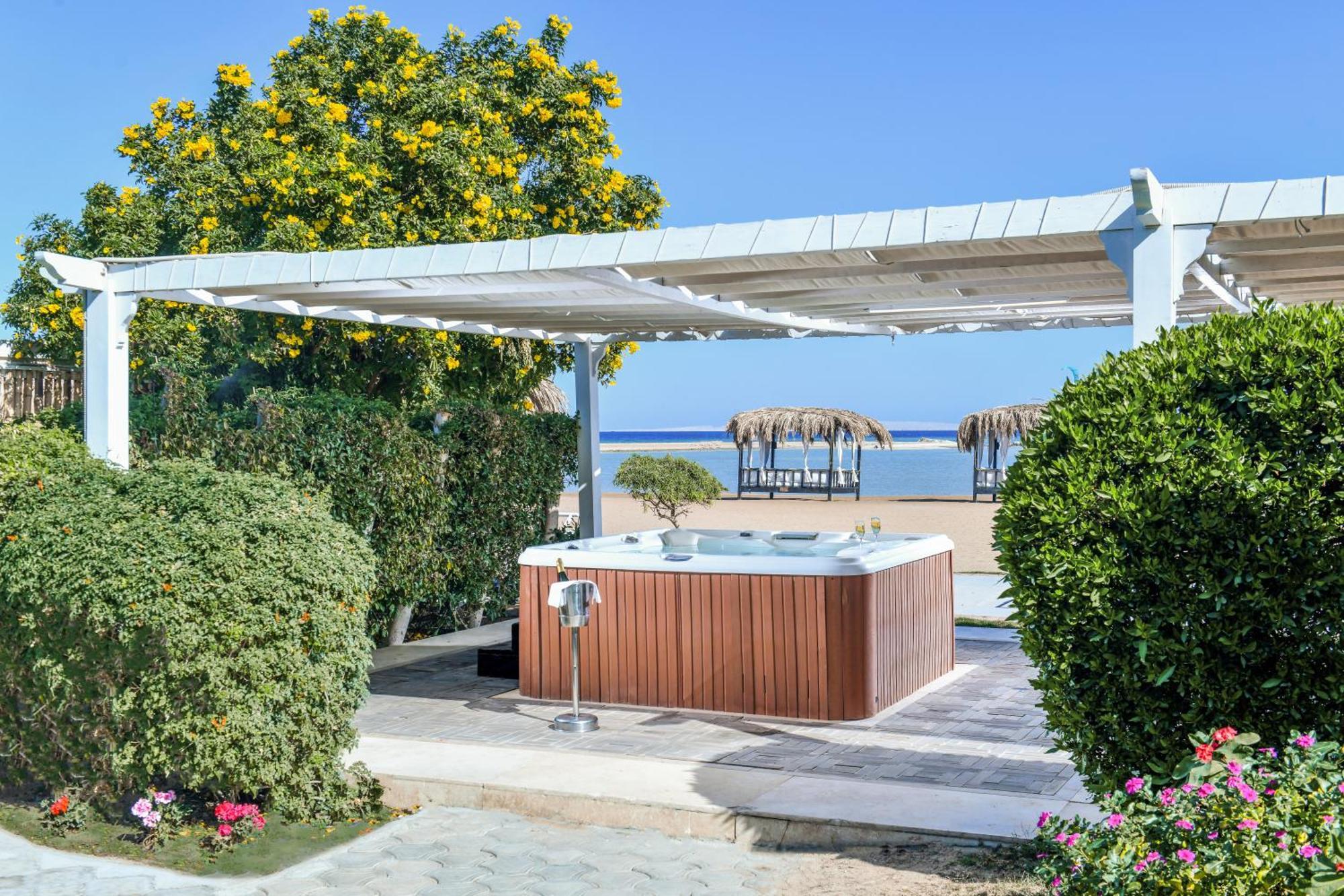 Jaz Aquamarine Hotel Hurghada Exterior foto Outdoor spa